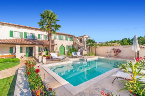 This impressive, spacious and beautifully decorated villa provides the perfect setting for an enjoyable holiday!
